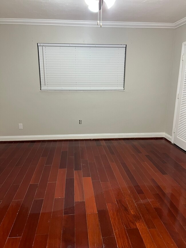 Building Photo - 7956 Lasalle Blvd - Apartment