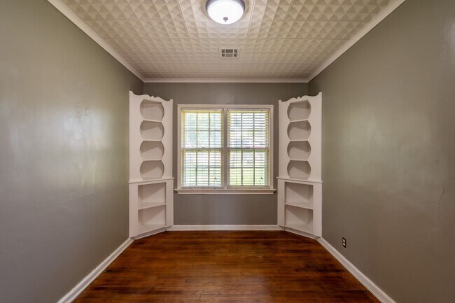 Building Photo - 2 Bed 1 Bath With Bonus Room in Tulsa