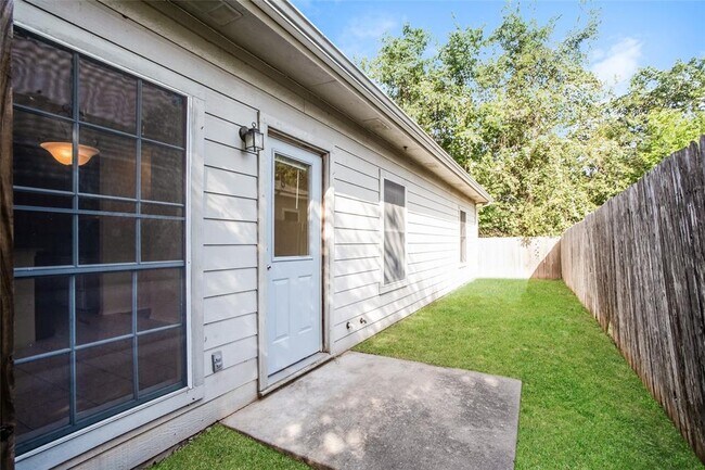 Building Photo - 1705 Constantino Cir
