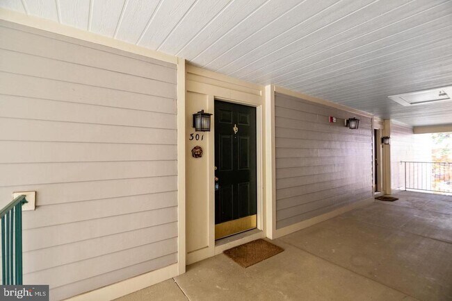 Building Photo - 131 Timberbrook Ln