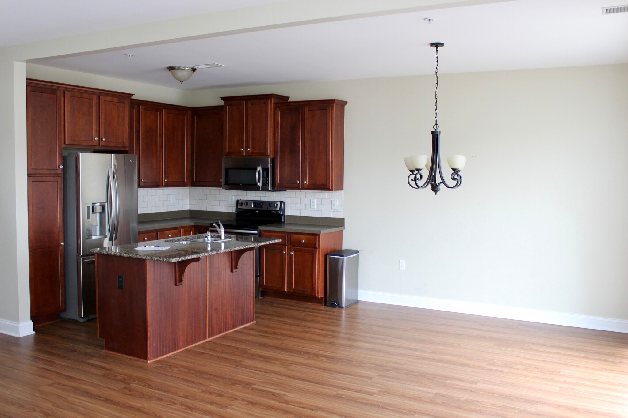 Building Photo - 855 Fawn Ln