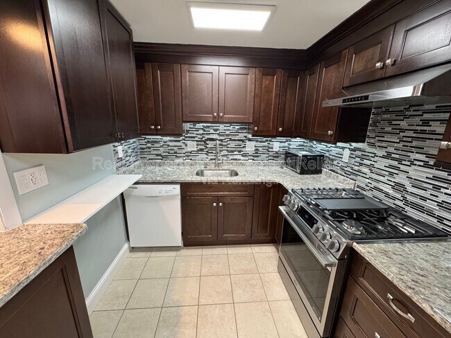 Building Photo - 50 Colonial Dr