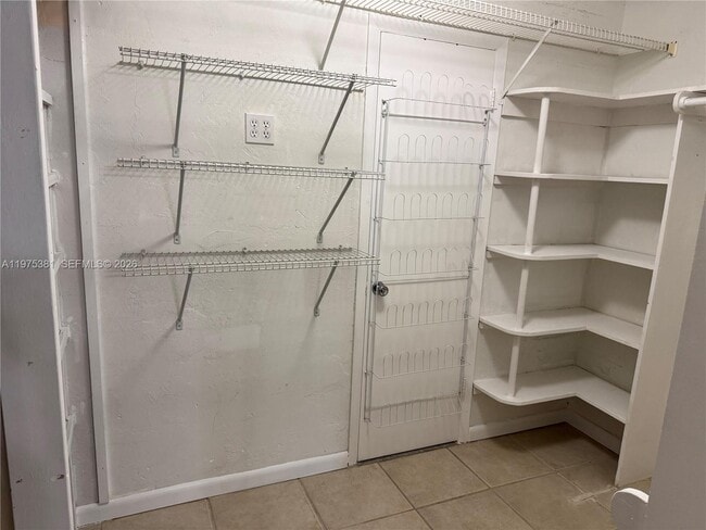 Building Photo - 9641 SW 77th Ave