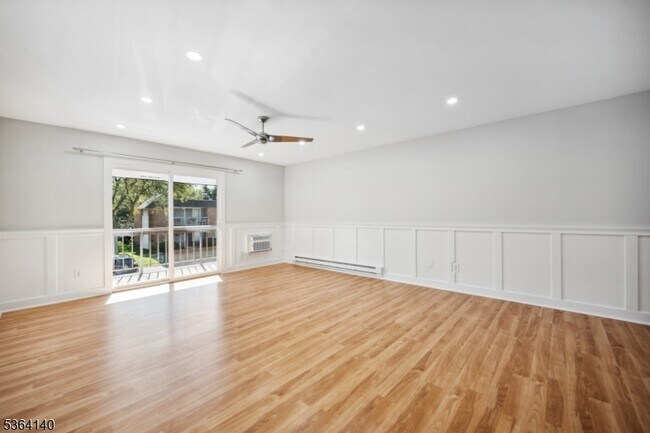 Building Photo - 798 Eves Dr