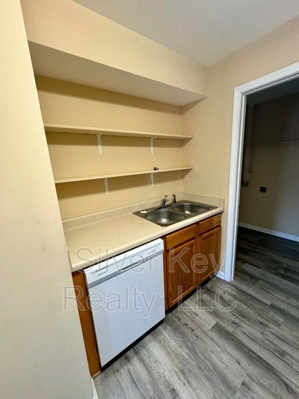 Building Photo - 268 Willow Creek Drive