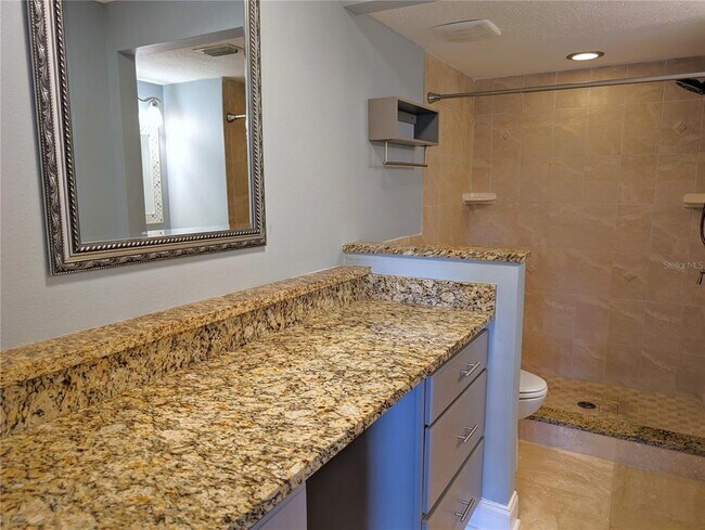 Building Photo - 5657 Summerside Ln