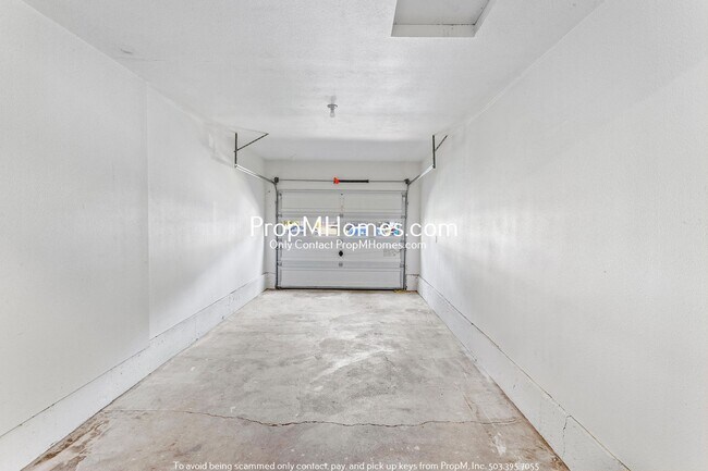 Building Photo - 913 Charles St