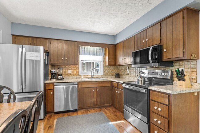 Building Photo - 4 Bed/2 Bath Furnished Single Family Home in Surfside 1 Mile to the Beach By Golf Cart!