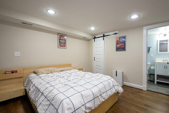 Building Photo - 717 F St NE