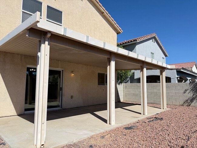 Building Photo - 4 Bedrooms, Den, and Loft