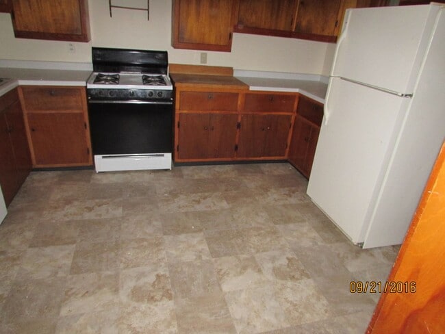 Building Photo - Spacious Madison 4-Bedroom Near Camp Randa...