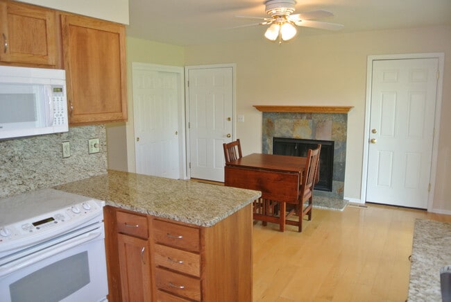 Building Photo - Boulder Townhome 3 bed, 2.5 bath