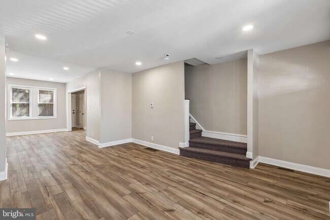 Building Photo - 5536 Pine St