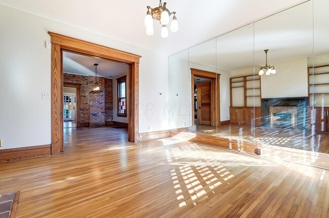 Building Photo - 557 S Grant Ave