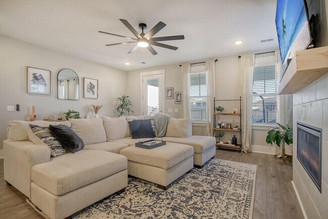 Building Photo - Refined Living in Midtown Nexton