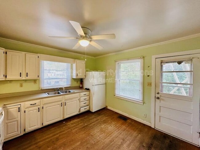 Building Photo - 145 Dogwood Dr