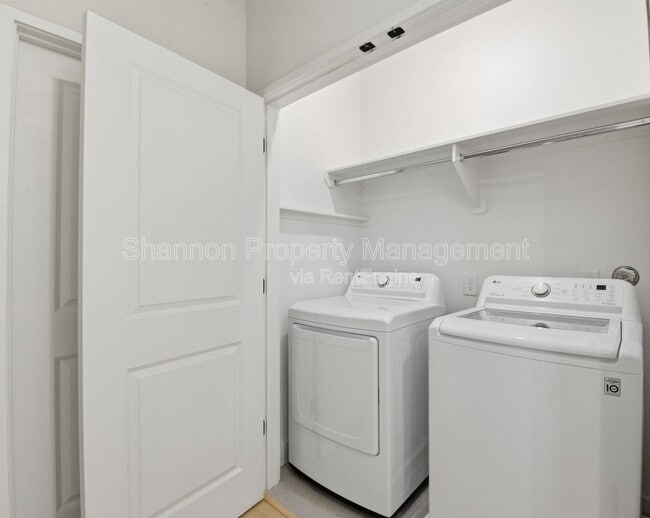 Building Photo - 2204 Lou Ellen Ln