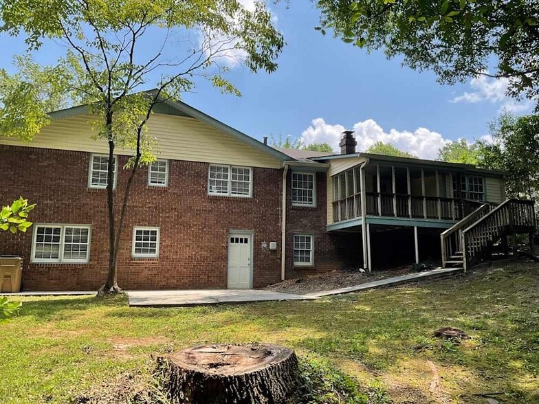 Building Photo - 680 Foxcroft Cir SE