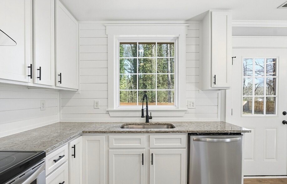 Building Photo - 445 Arnold Ave