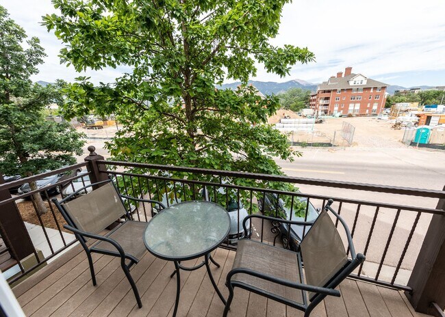 Building Photo - Downtown 3 Bedroom Townhome with 2 Car Garage