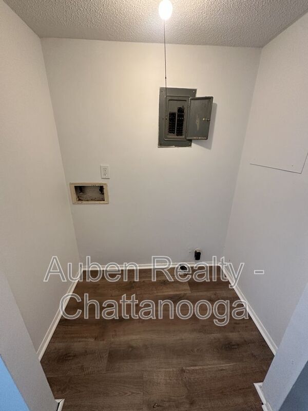 Building Photo - 505 Mountain Ridge Rd