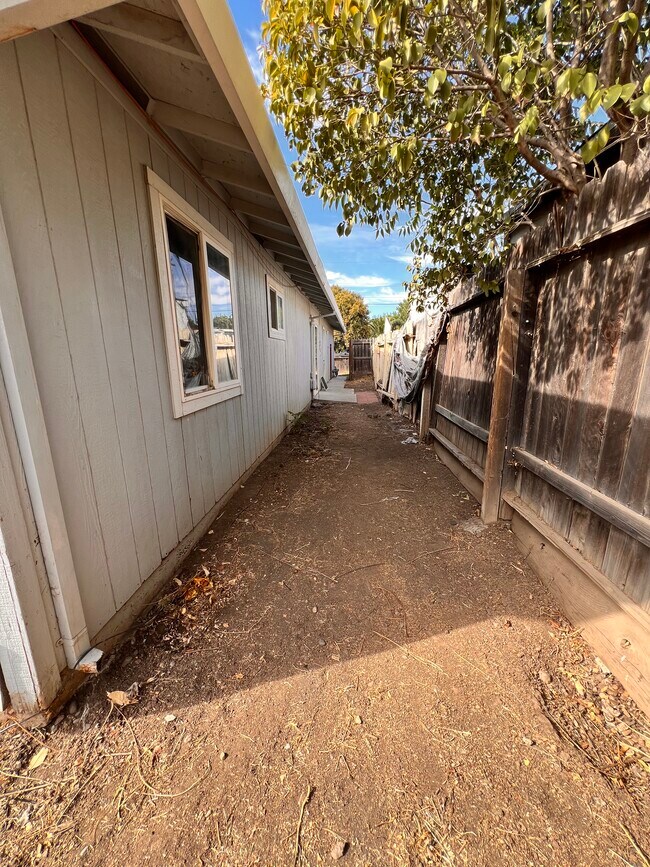 East side yard - 5026 Dana Ave