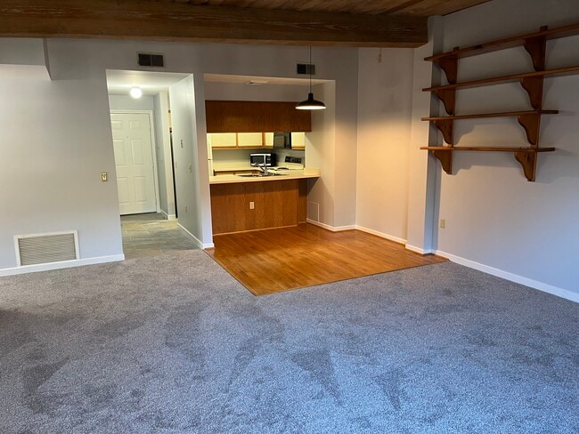 Primary Photo - 25 Higgins St