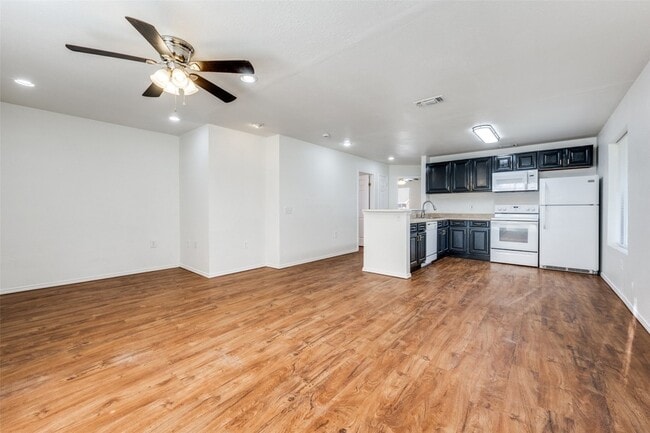 Building Photo - 812 Driftwood Dr