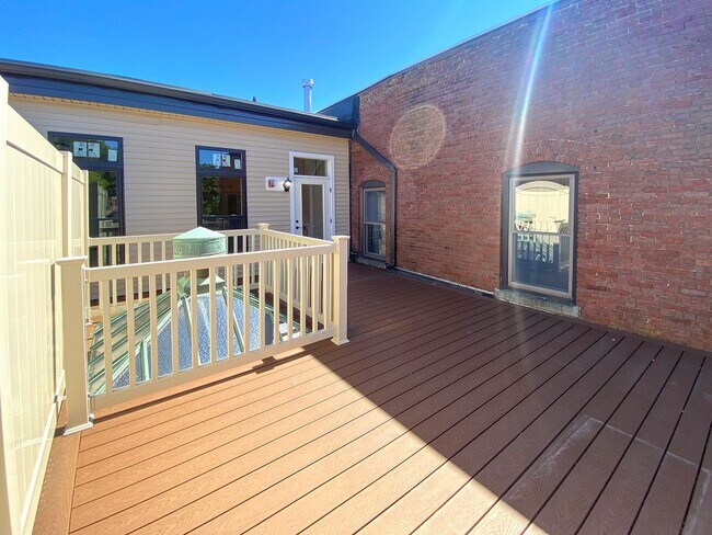 Building Photo - 440 Central Ave