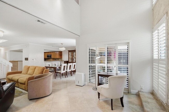 Building Photo - 6075 Glendale Dr