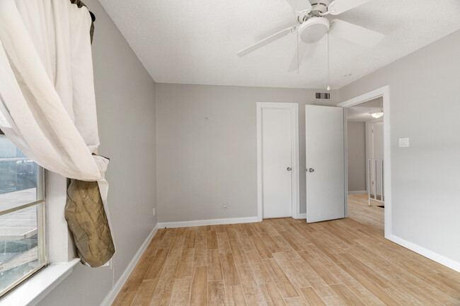 Building Photo - 7145 Fair Oaks Ave