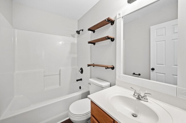 Building Photo - Spacious 3-Bedroom, 2-Bath Home with Over 2,000 Sq. Ft. in Oak Grove