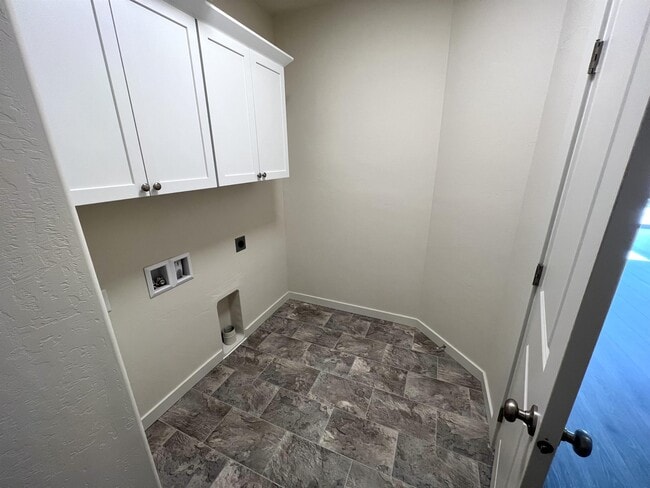 Building Photo - 1650 Dragon Tail Pl