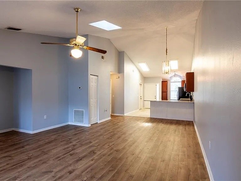 Building Photo - 505 Woodview Dr