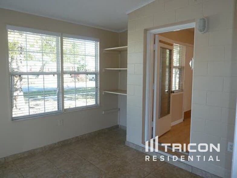 Building Photo - 944 Shorecrest Ave