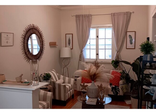 Building Photo - 918 Green Bay Rd