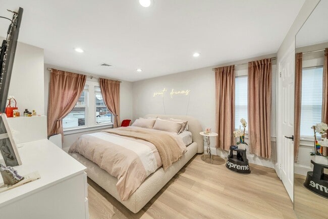 Building Photo - 67 Hillcrest Rd