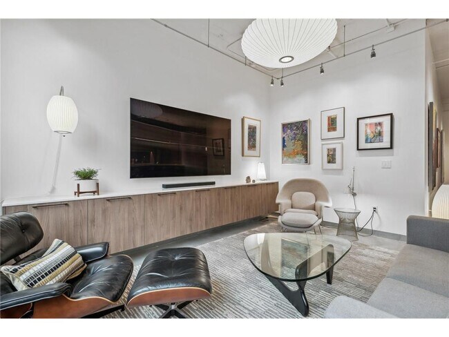 Building Photo - 250 Park Ave