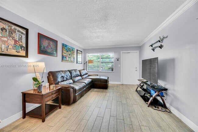 Building Photo - 1900 NE 8th Ct