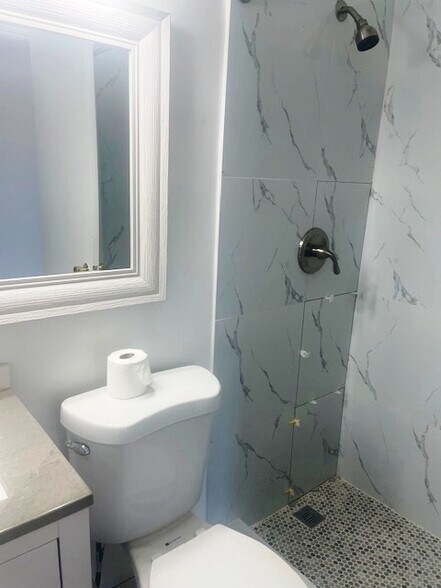 Building Photo - 106 NE 1st Ct