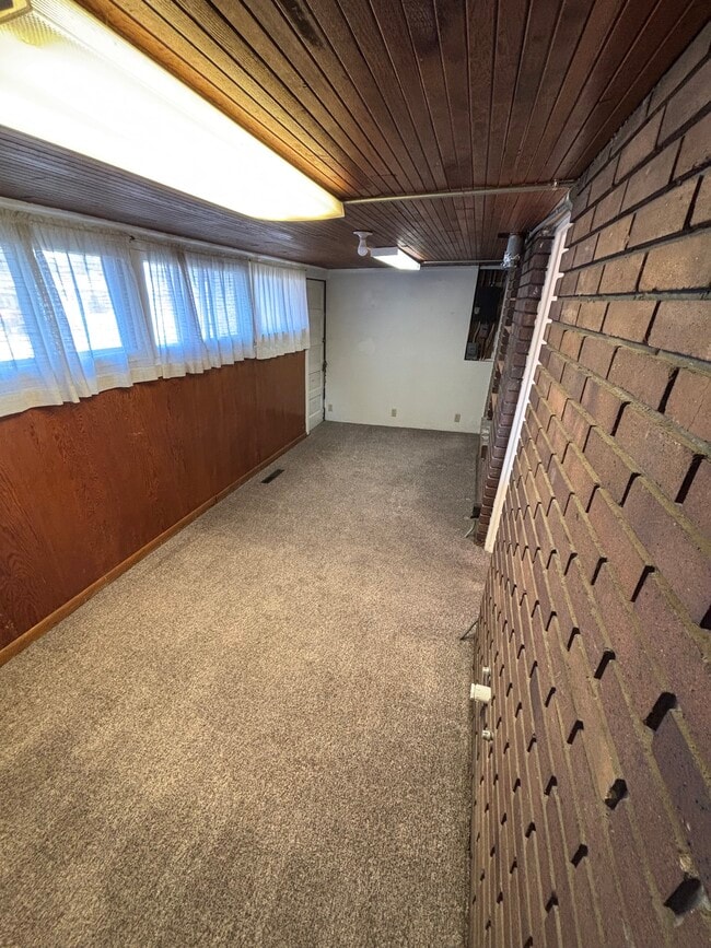 Building Photo - 28 E 200 S