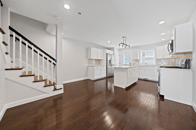 Building Photo - 479 Sherman St