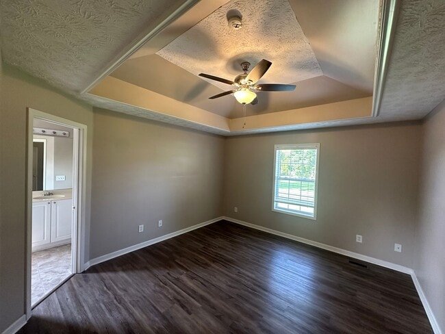 Building Photo - For Lease - 3 Bed, 2 Bath, 1850 Sqft, 0.33 acre lot