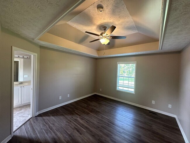 Building Photo - For Lease - 3 Bed, 2 Bath, 1850 Sqft, 0.33...
