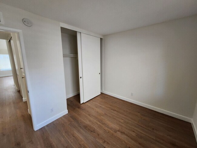 Building Photo - 10930 Red Rock Dr