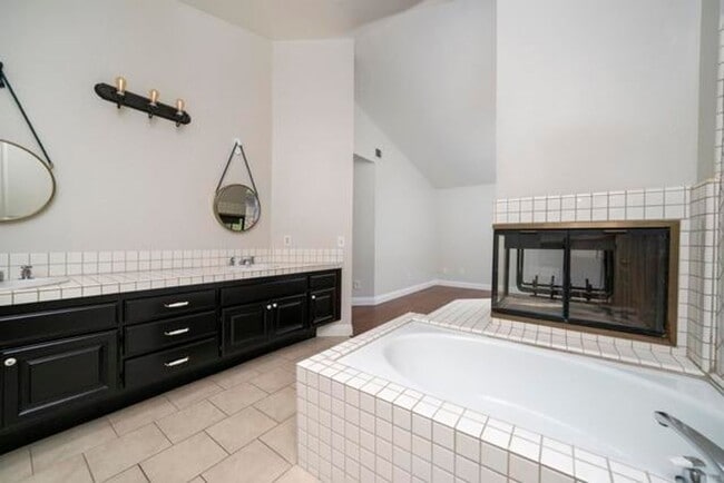 Building Photo - Beautiful 4Br/2.5Ba Home With Private Yard...