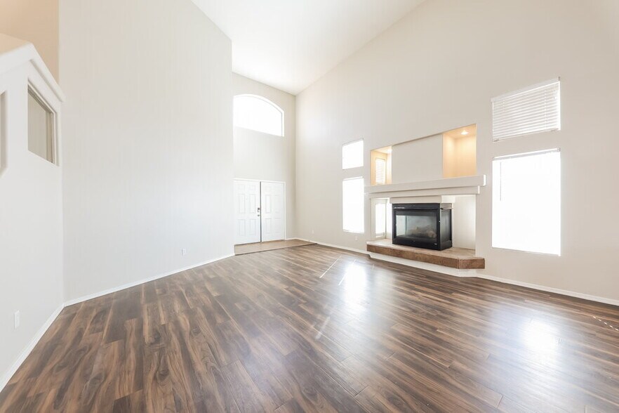 Building Photo - 13836 N 156th Ln