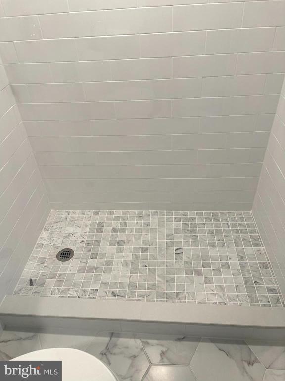 Building Photo - 7132 Parkview Ave