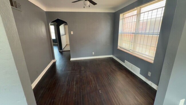 Building Photo - 5955 Floy Ave
