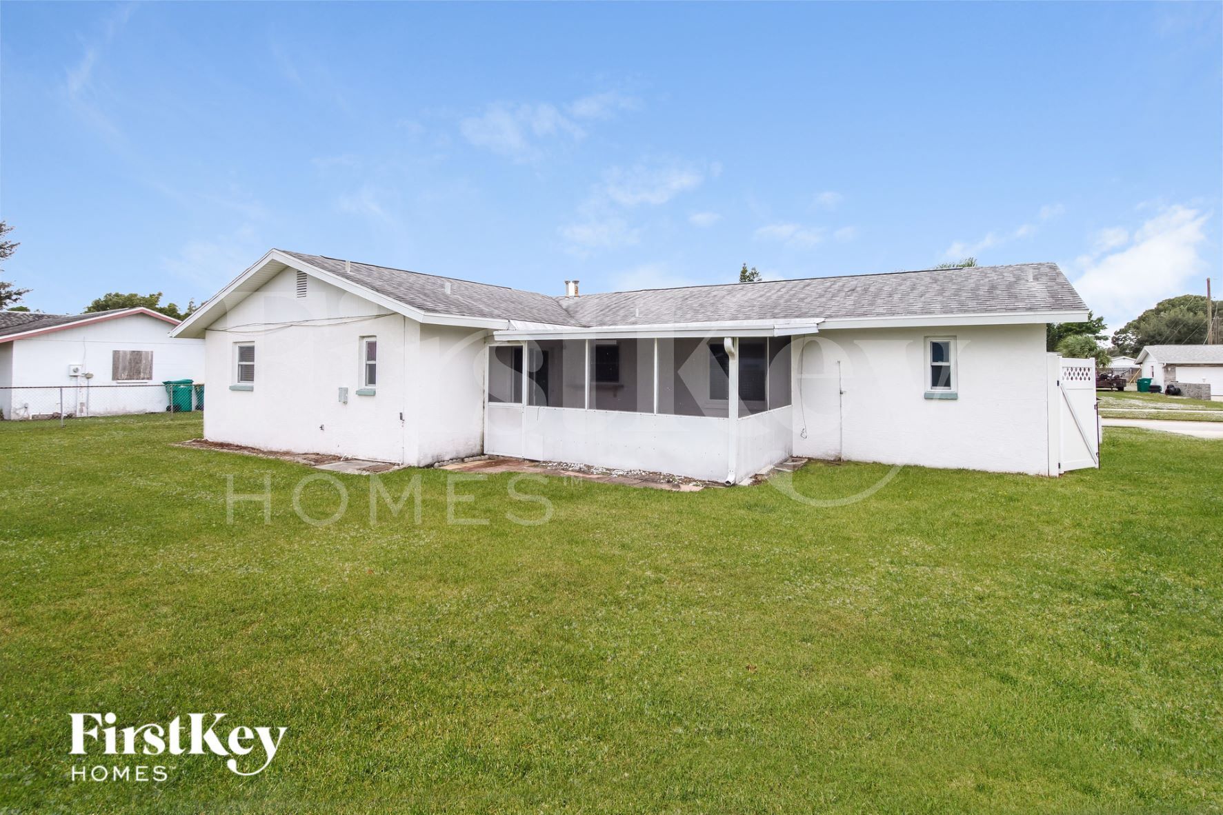 Building Photo - 525 Sacre Coeur Dr